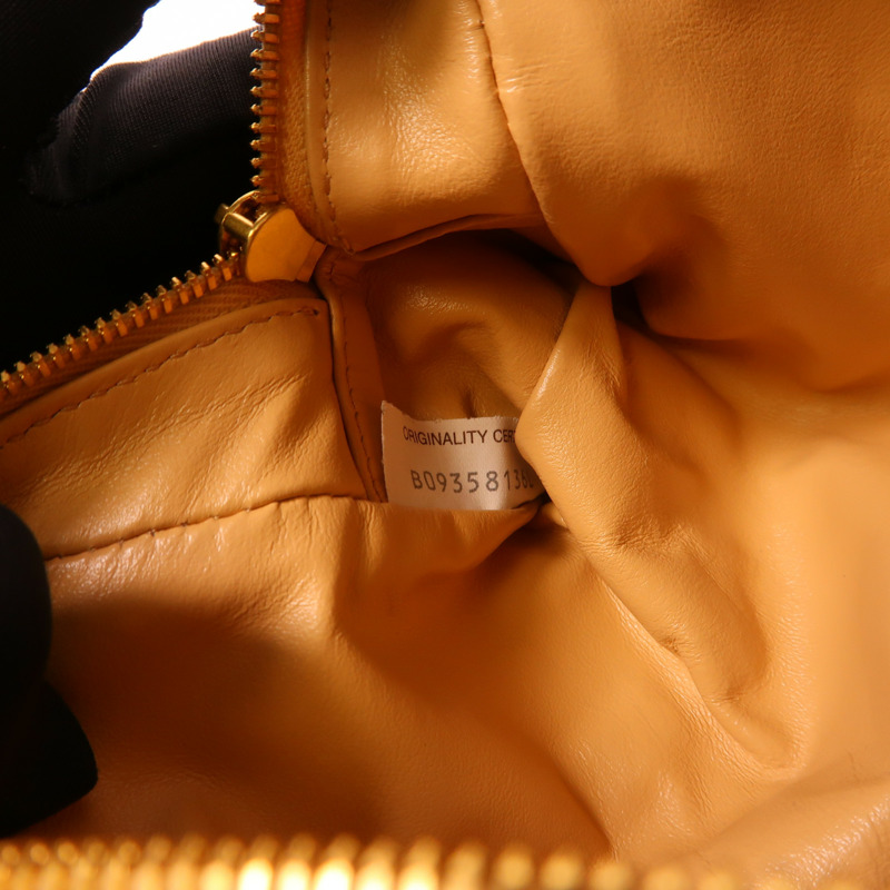 BOTTEGA VENETA 羊皮皮革Pouch金扣化妝袋-9