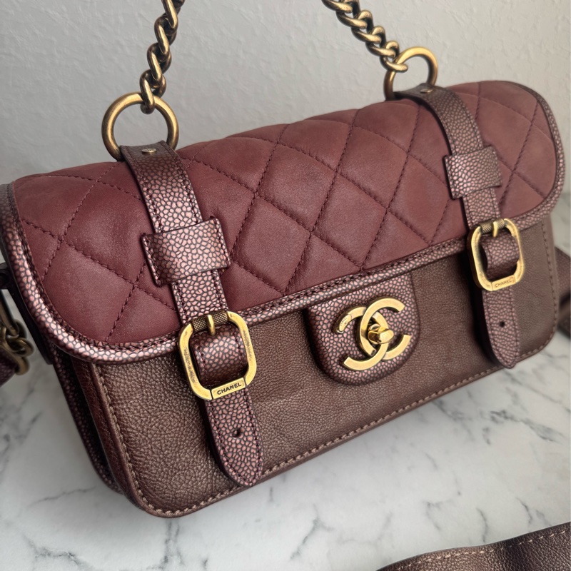 Chanel 酒紅色雙扣斜背包-0