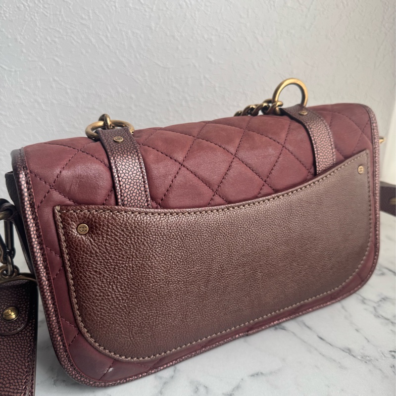 Chanel 酒紅色雙扣斜背包-2