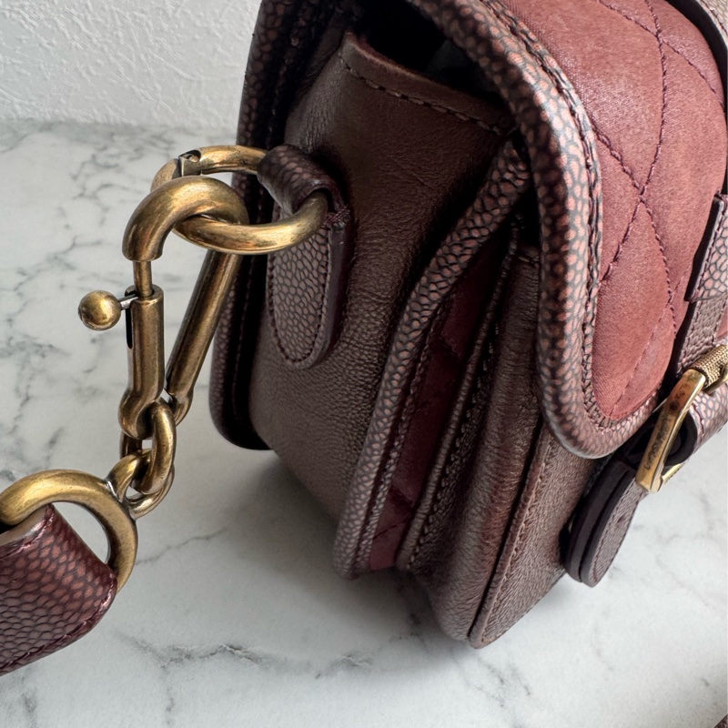 Chanel 酒紅色雙扣斜背包-3