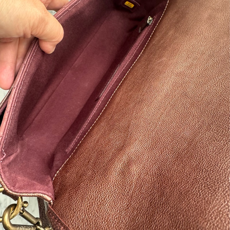 Chanel 酒紅色雙扣斜背包-6