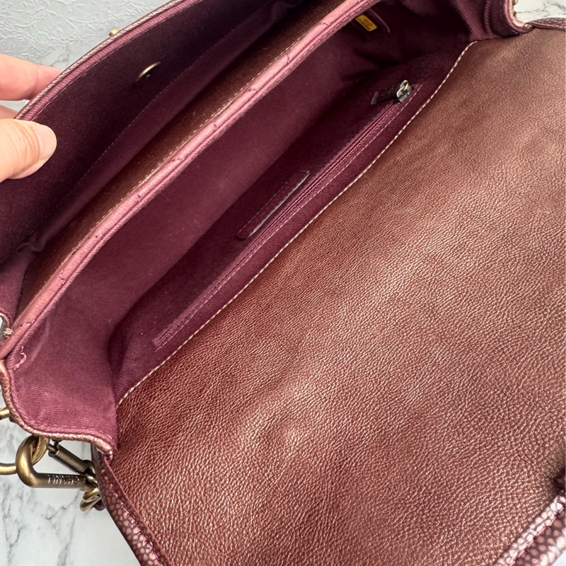 Chanel 酒紅色雙扣斜背包-7