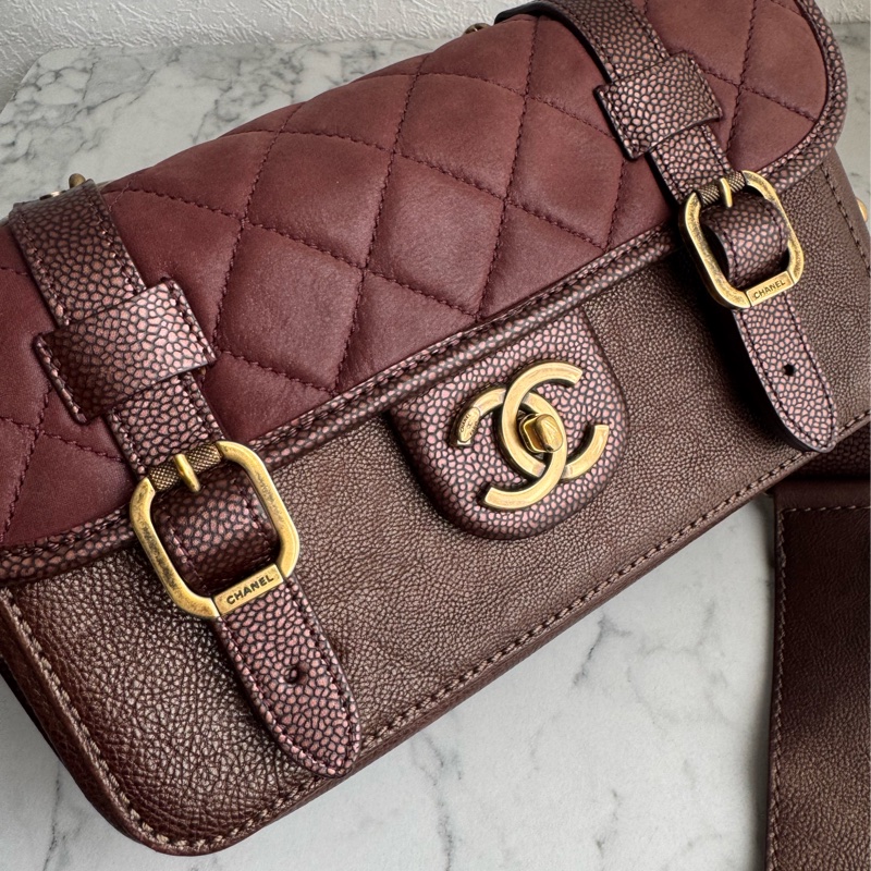 Chanel 酒紅色雙扣斜背包-8