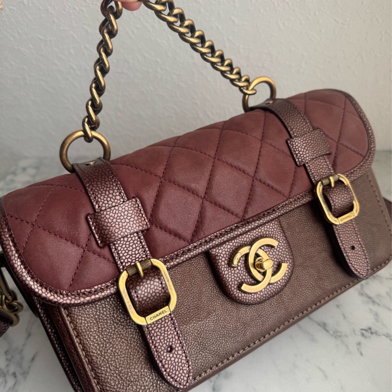 Chanel 酒紅色雙扣斜背包-12