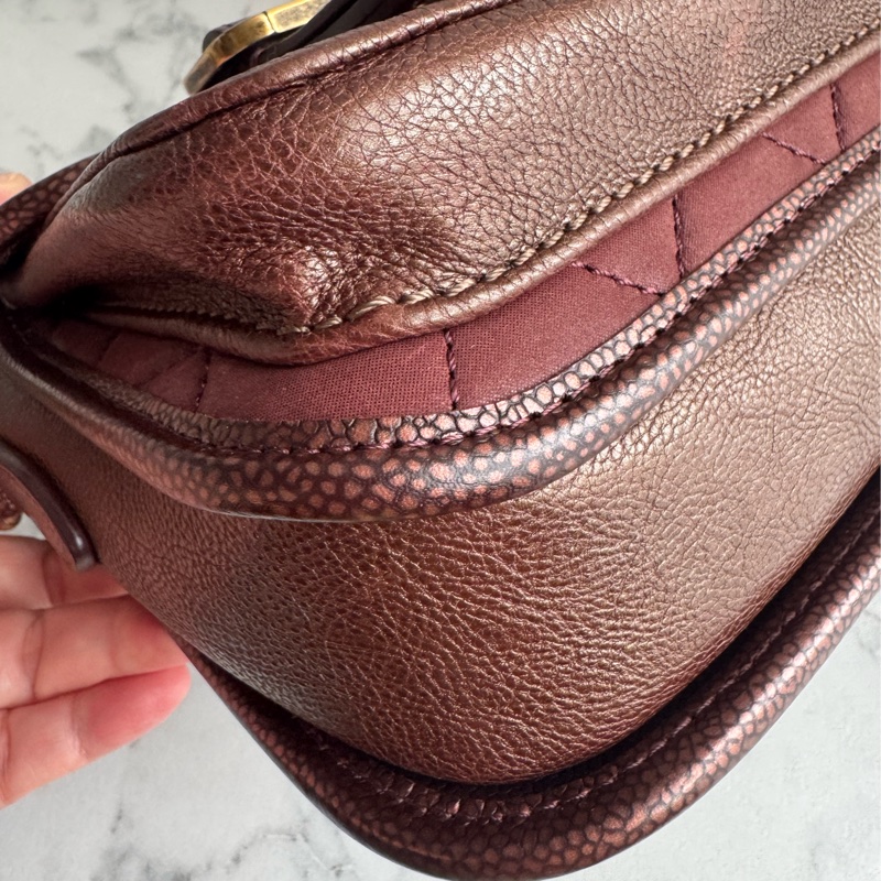 Chanel 酒紅色雙扣斜背包-18