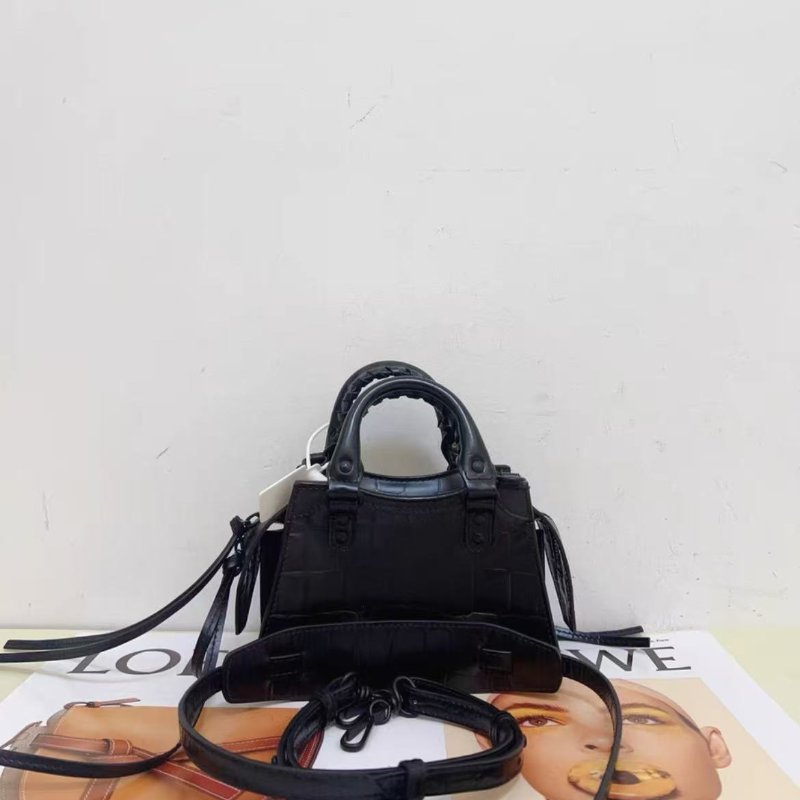 Balenciaga Neo Classic City新款nano 鱷魚壓紋黑色機車包 尺寸:18*11*8cm 全新-3