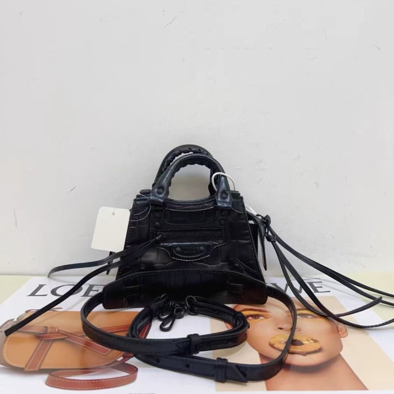 Balenciaga Neo Classic City新款nano 鱷魚壓紋黑色機車包 尺寸:18*11*8cm 全新-4