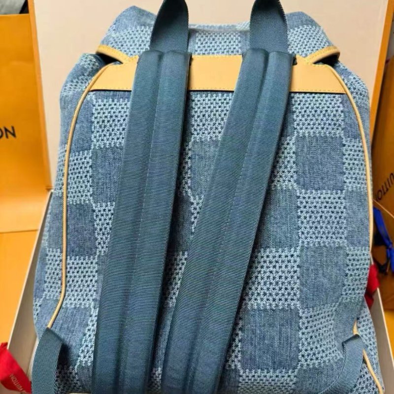 Lv damies denim 新款牛仔3D棋盤格後背包 全新 配件塵袋(細節私訊)-3