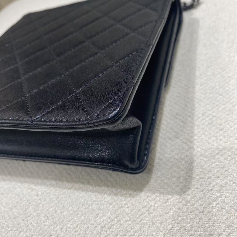CHANEL 黑色透明珍珠包-11