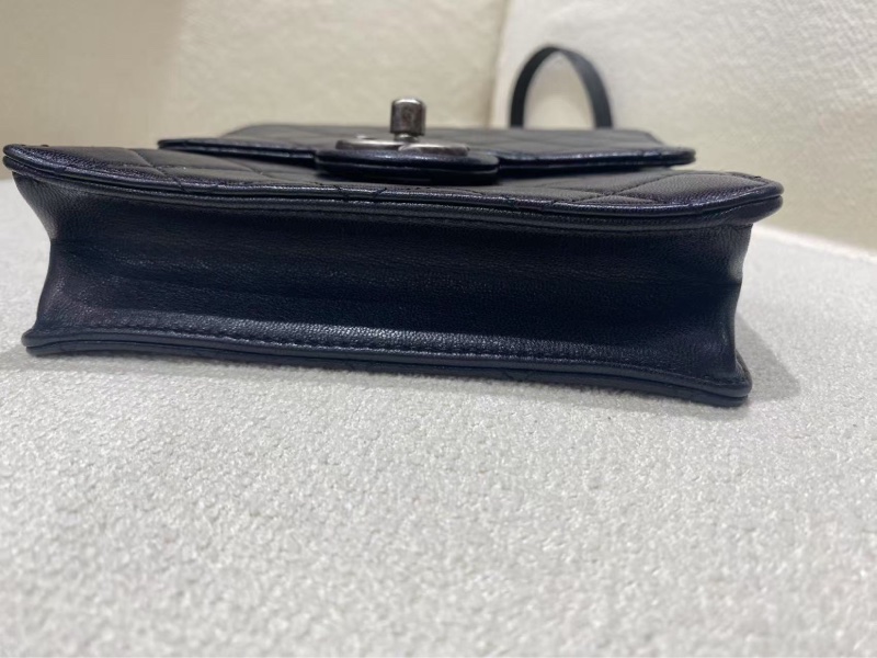 CHANEL 黑色透明珍珠包-16