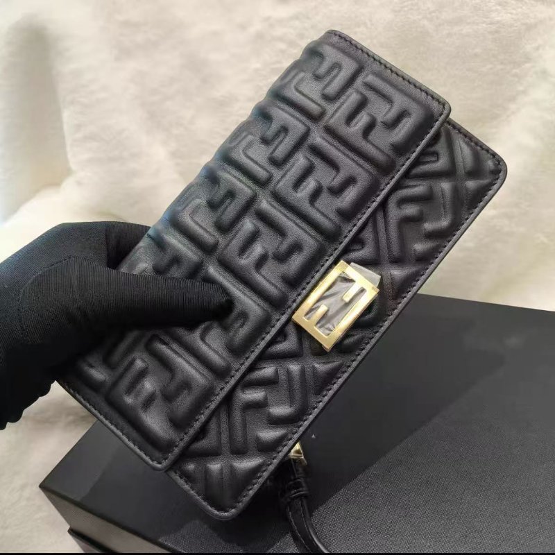 FENDI法棍包 金扣 老花LOGO壓紋 FF圖案 納帕羔羊皮 手提斜背 全新 配件塵袋盒子(細節私訊)-4