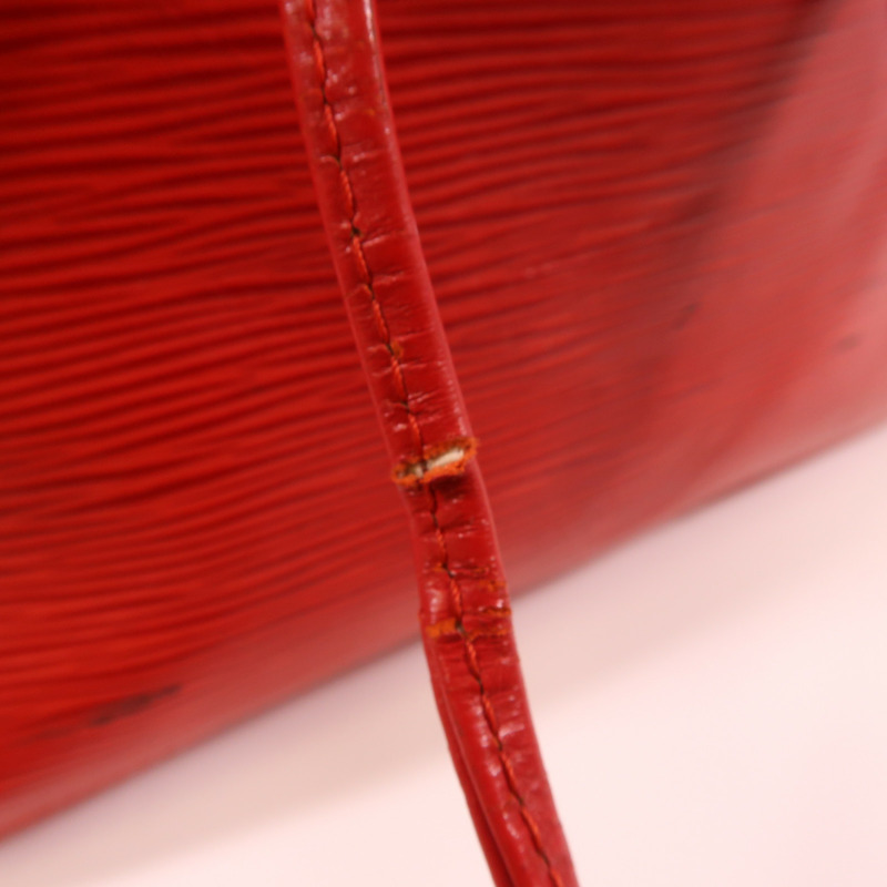 LOUIS VUITTON Epi Petit Noe金扣肩背袋紅色-10