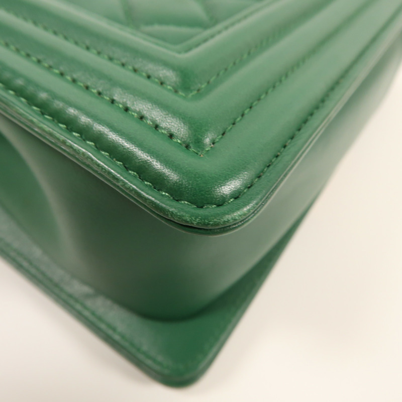 CHANEL 羊皮皮革Boy 25金扣鏈帶肩背袋-12