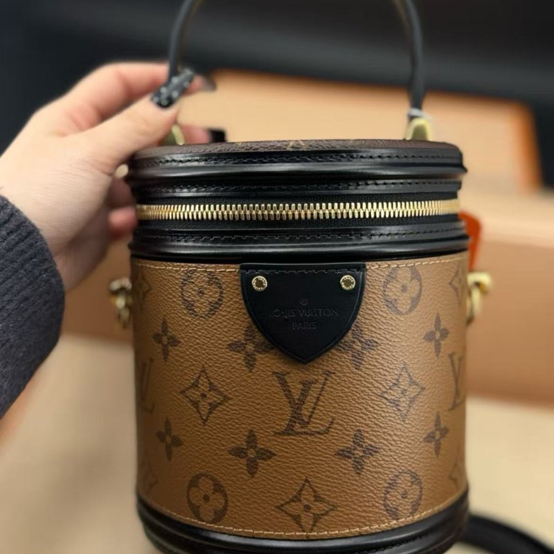 Lv 發財桶 反轉色 一年四季都百搭 全新 配件齊全-0