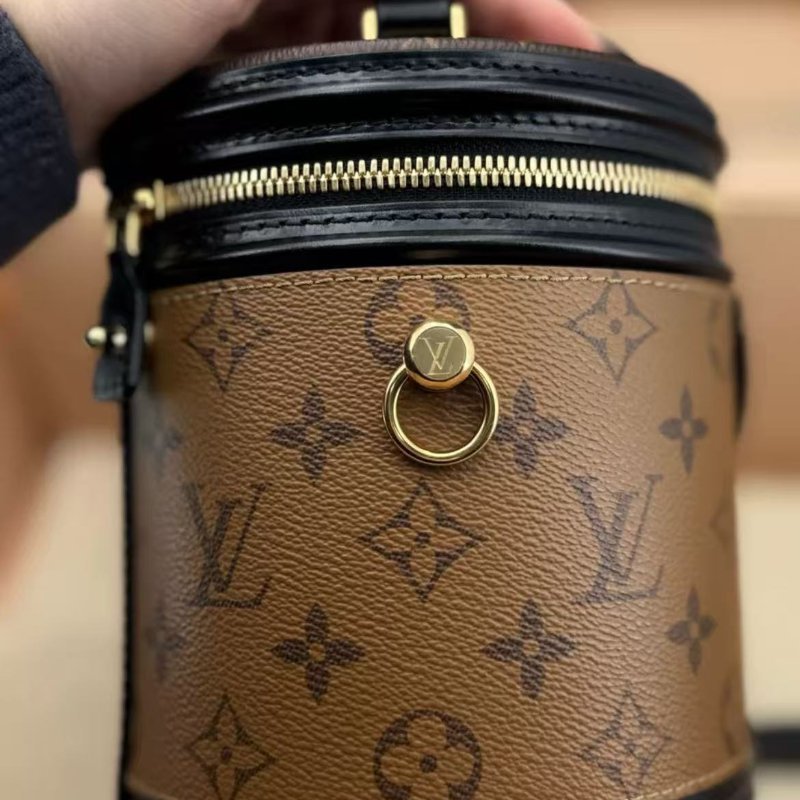 Lv 發財桶 反轉色 一年四季都百搭 全新 配件齊全-4