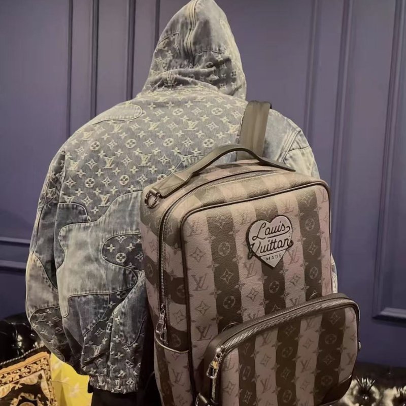 Lv nigo聯名黑花愛心後背包男女同款 配件塵袋購證 全新(細節私訊)-2