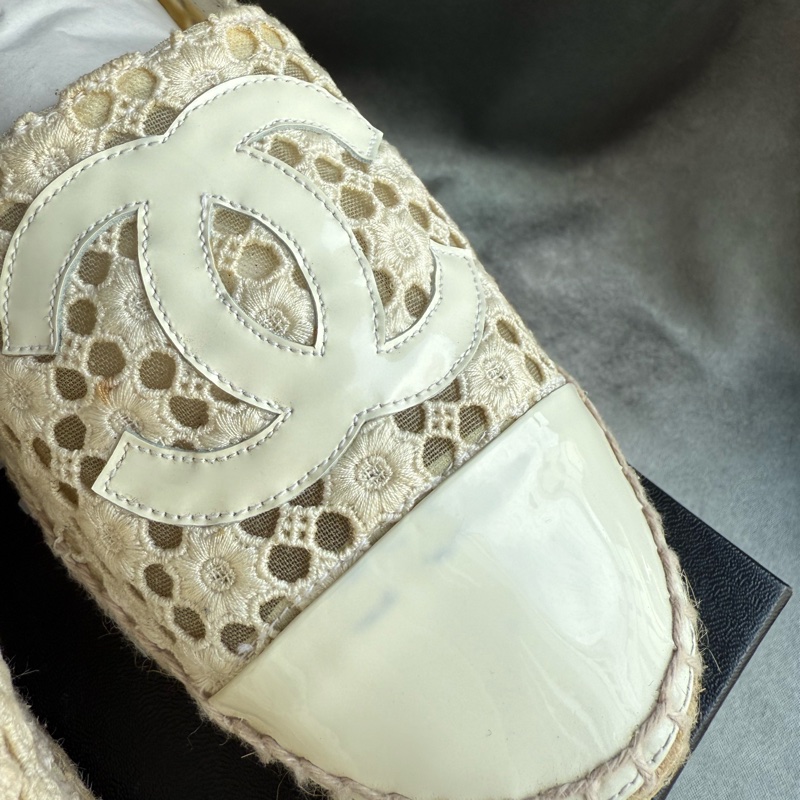Chanel CC Logo 漆皮及蕾絲草編鉛筆鞋/漁夫鞋(白色) 37-1