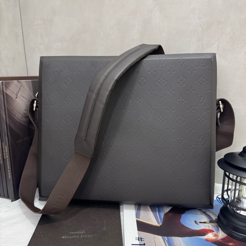 Louis Vuitton 硬殼肩背公事包-2
