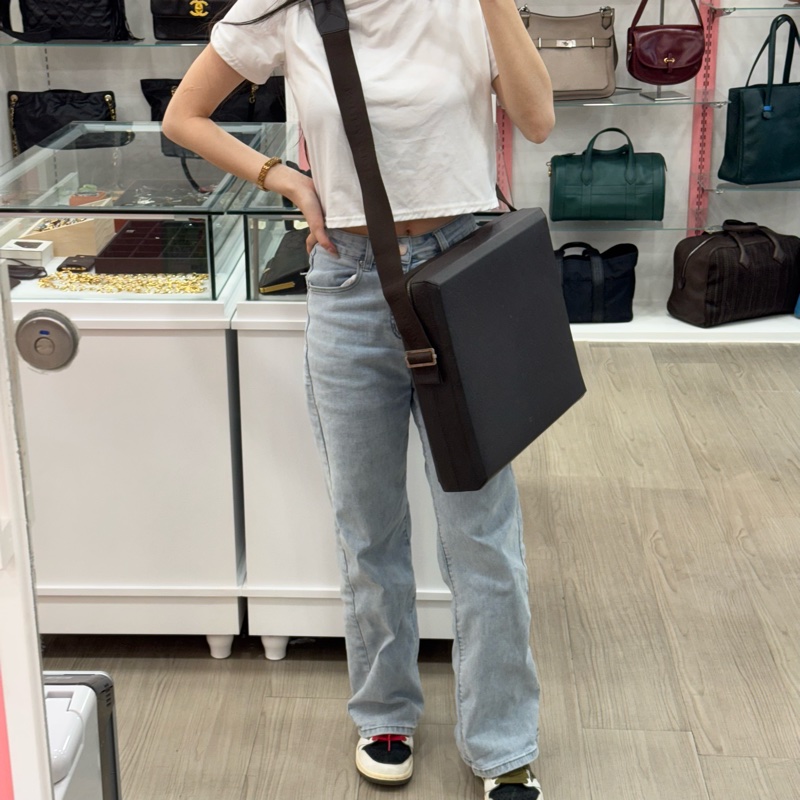Louis Vuitton 硬殼肩背公事包-3