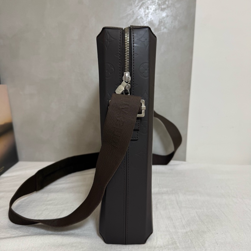 Louis Vuitton 硬殼肩背公事包-6