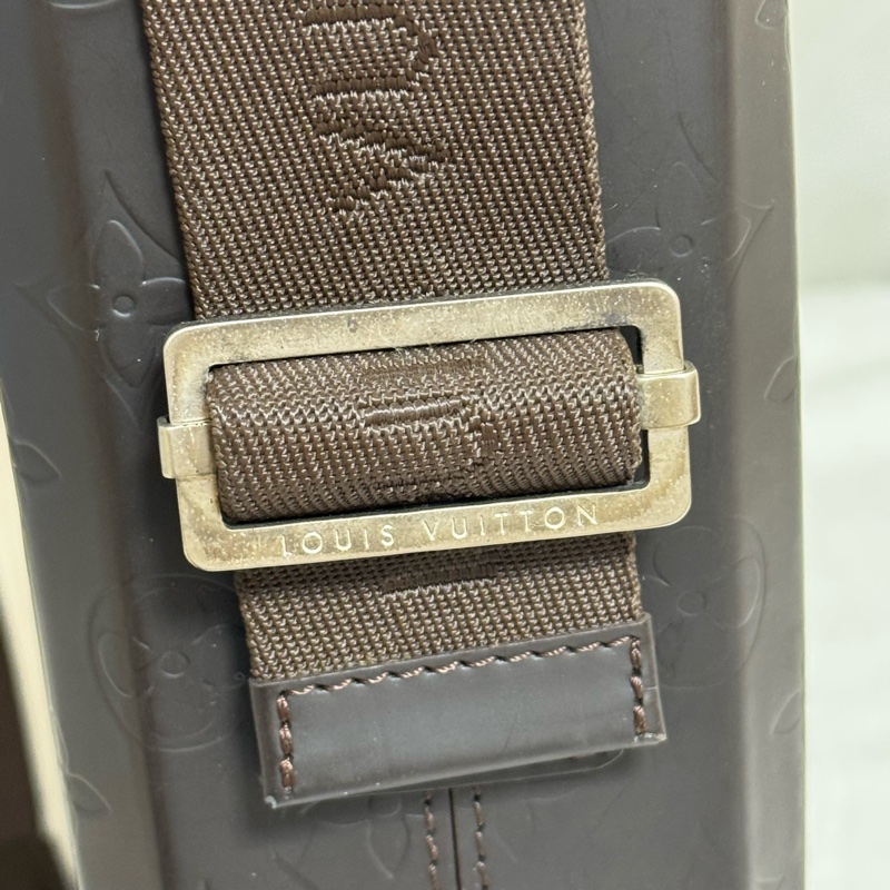 Louis Vuitton 硬殼肩背公事包-21
