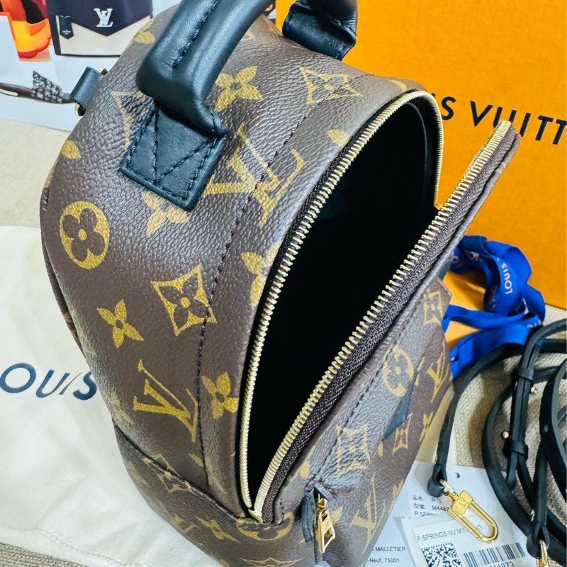 ✨售 二手真品 LV M44873 Palm Springs Mini 新版拉鏈 小書包 後背包-9