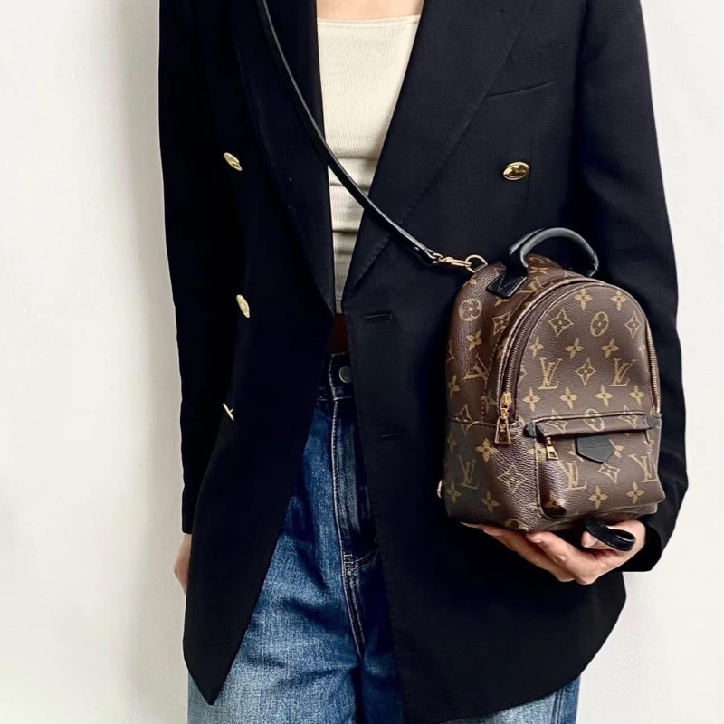 ✨售 二手真品 LV M44873 Palm Springs Mini 新版拉鏈 小書包 後背包-12