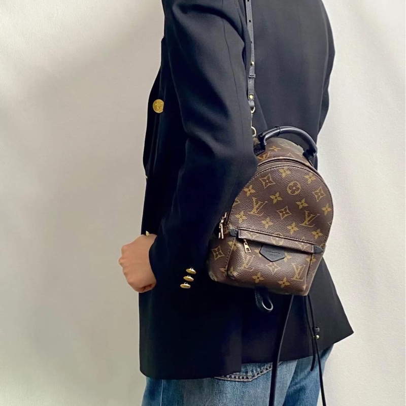 ✨售 二手真品 LV M44873 Palm Springs Mini 新版拉鏈 小書包 後背包-13