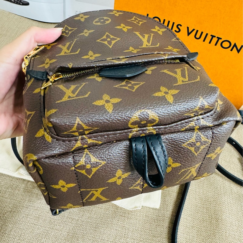 ✨售 二手真品 LV M44873 Palm Springs Mini 新版拉鏈 小書包 後背包-17