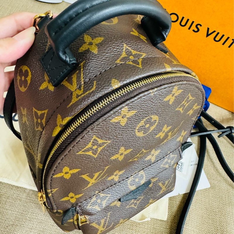 ✨售 二手真品 LV M44873 Palm Springs Mini 新版拉鏈 小書包 後背包-19