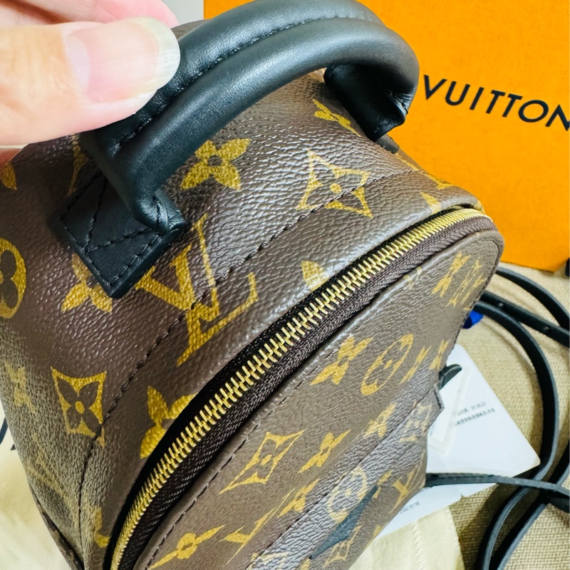 ✨售 二手真品 LV M44873 Palm Springs Mini 新版拉鏈 小書包 後背包-26