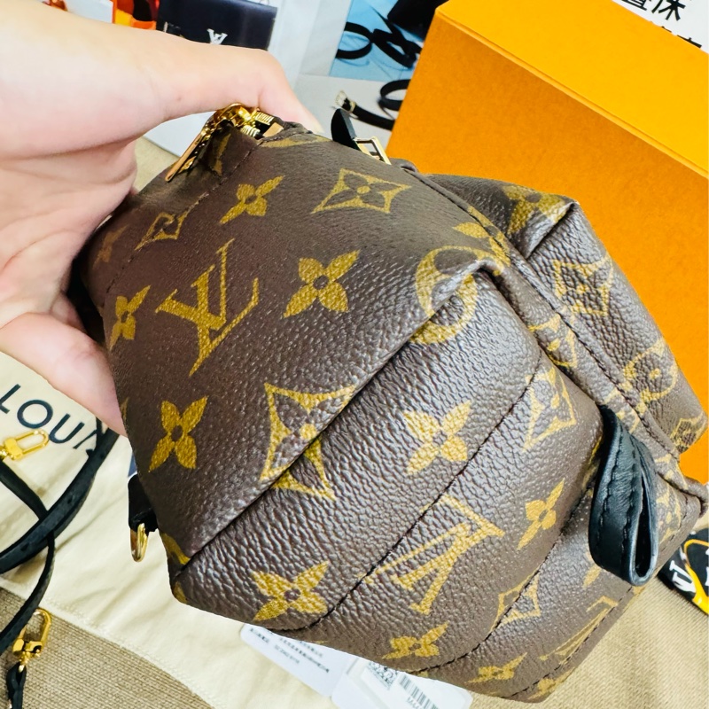 ✨售 二手真品 LV M44873 Palm Springs Mini 新版拉鏈 小書包 後背包-34