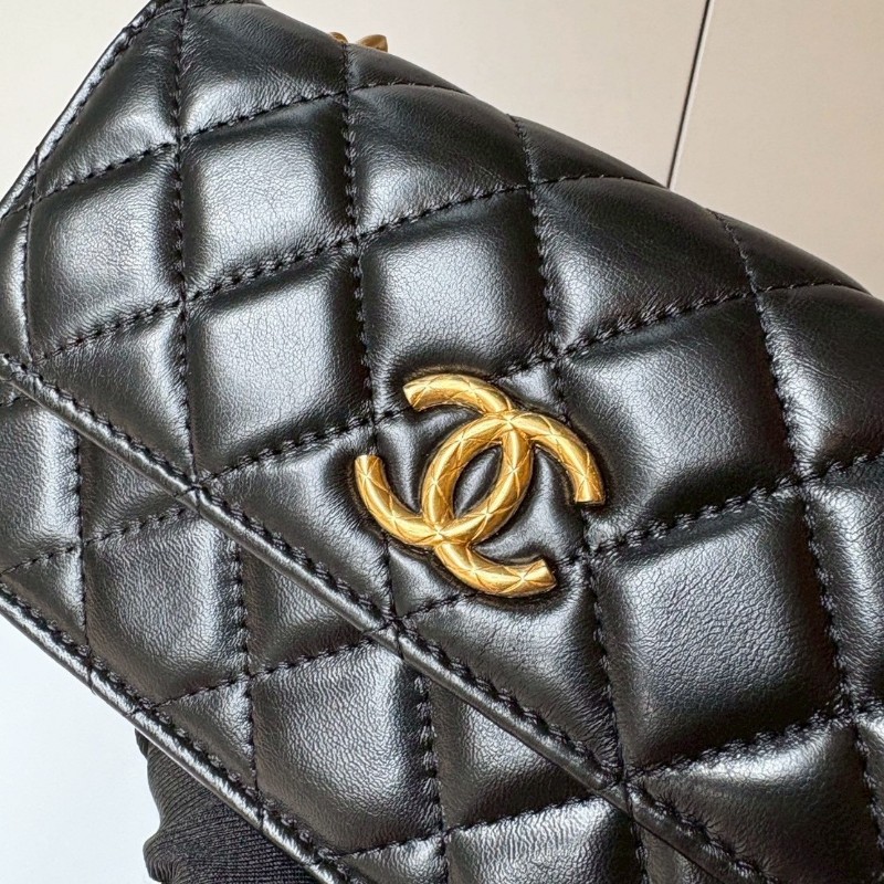 Chanel 調節釦金鍊黑羊皮菱格斜背手機包-2