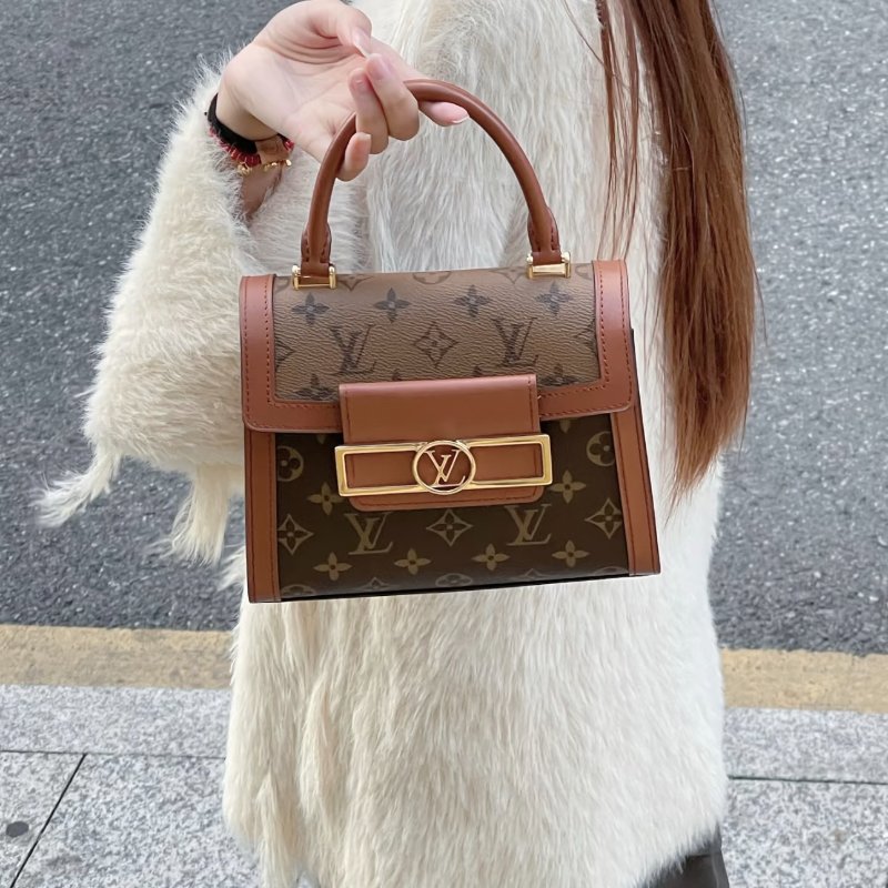 Lv FW23 Dauphine Capital單肩斜背包-0
