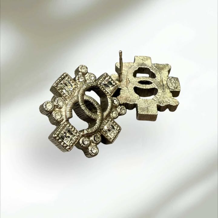 CHANEL 雙C水鑽耳環/銀-3