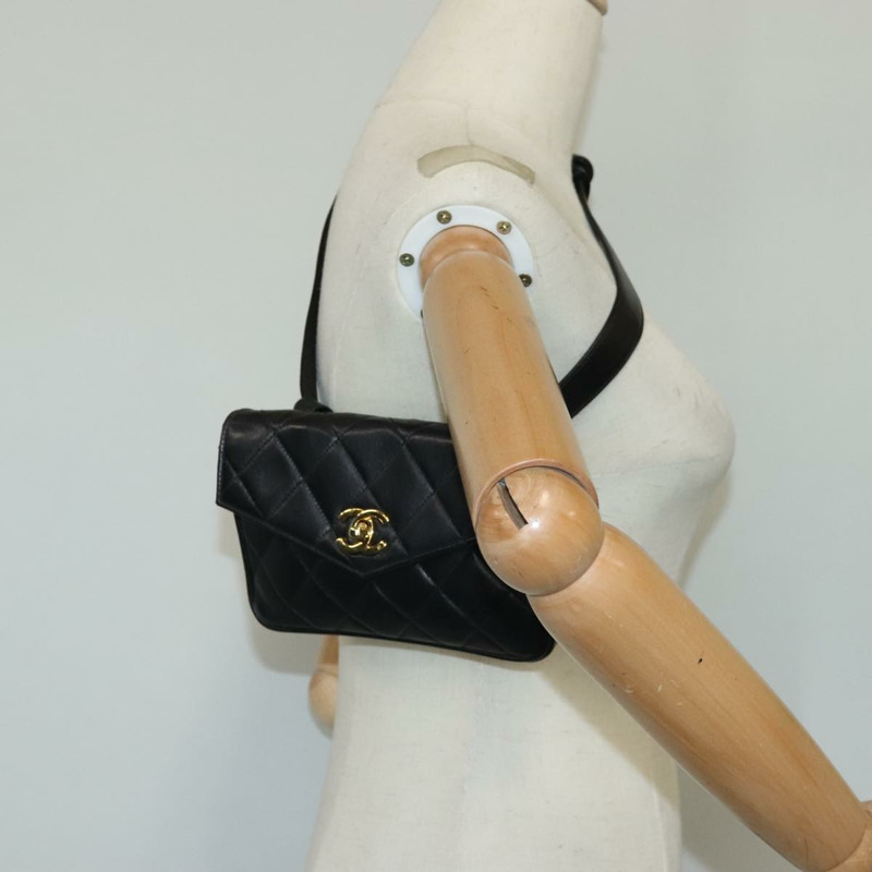 【日本直送】CHANEL Matelasse 腰包 皮革 黑色 CC 正品 yk15762-23