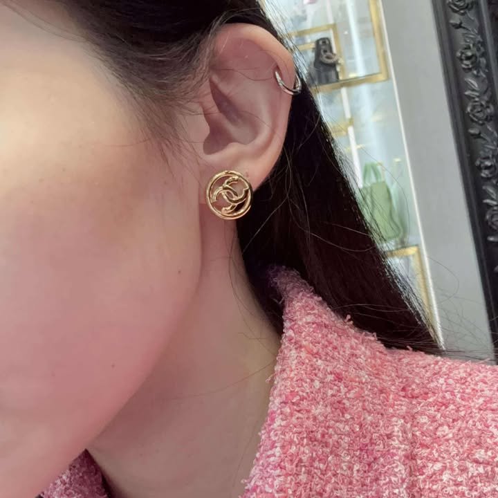 CHANEL 金色圓形鏤空耳環-0