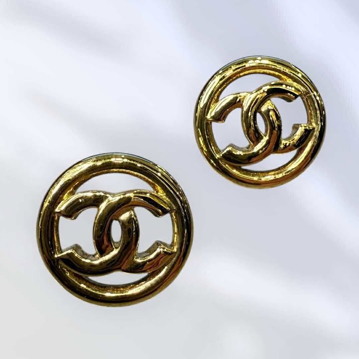 CHANEL 金色圓形鏤空耳環-1
