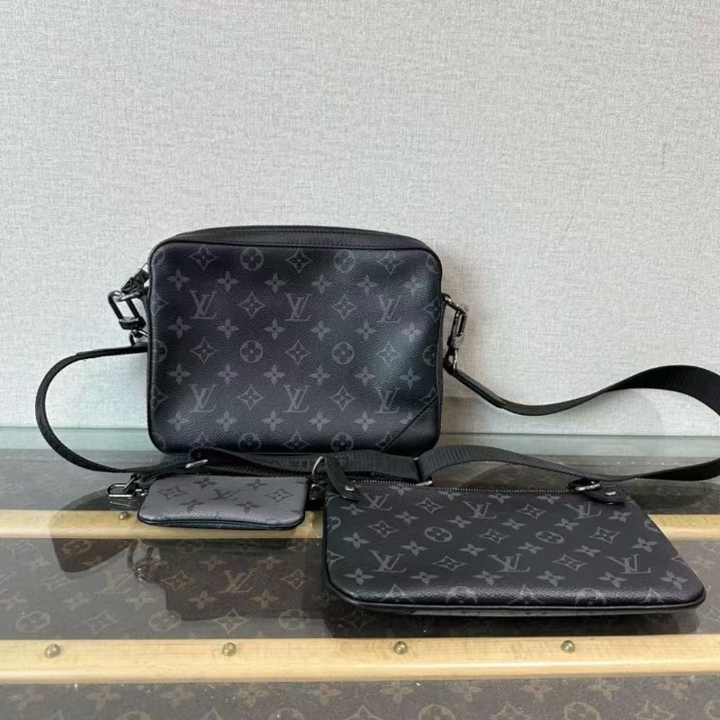 ✨LV 三合一黑武士郵差包 24*18*4 98新 配件塵袋-0