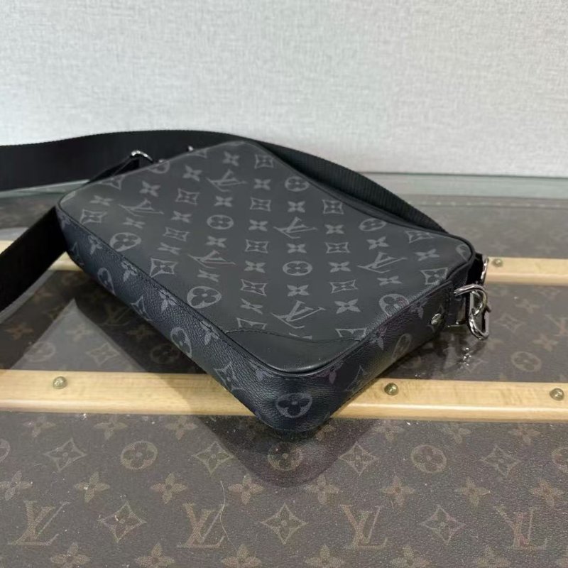 ✨LV 三合一黑武士郵差包 24*18*4 98新 配件塵袋-1