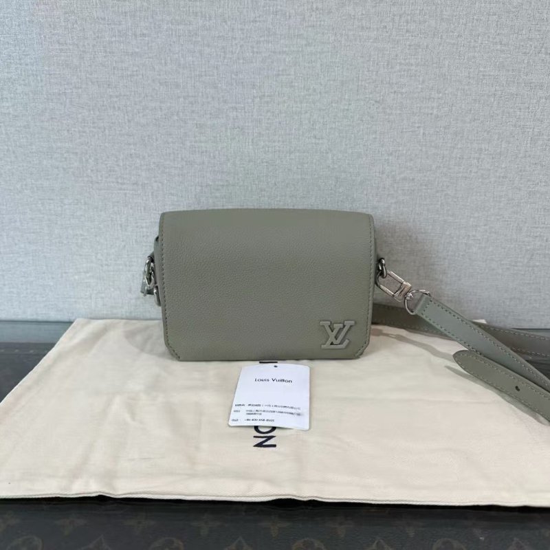 ✨LV Fastline mini綠色銀扣斜背包17.3*12*7 98新 配件塵袋-0