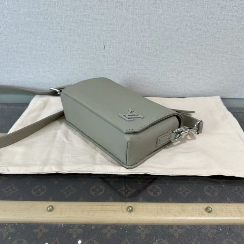 ✨LV Fastline mini綠色銀扣斜背包17.3*12*7 98新 配件塵袋-1