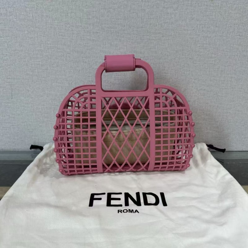 ✨FENDI 粉色鏤空菜籃子手提包24*17*9 98新 配件塵袋-4
