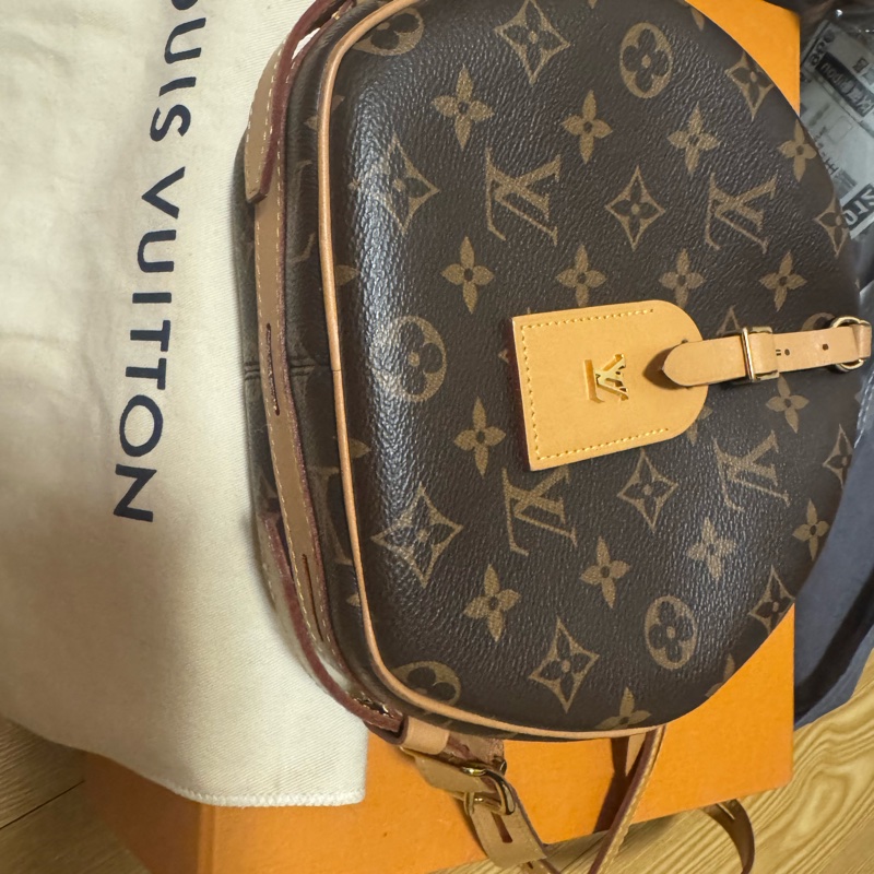 LOUIS VUITTON-5