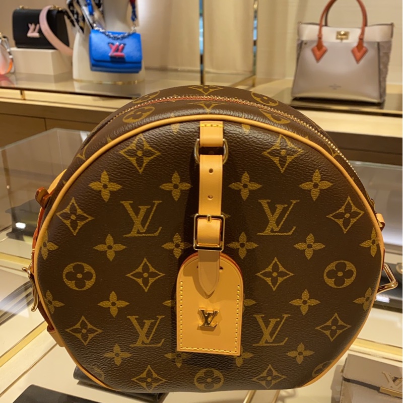 LOUIS VUITTON-11