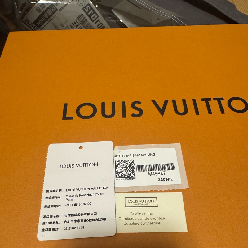 LOUIS VUITTON-15