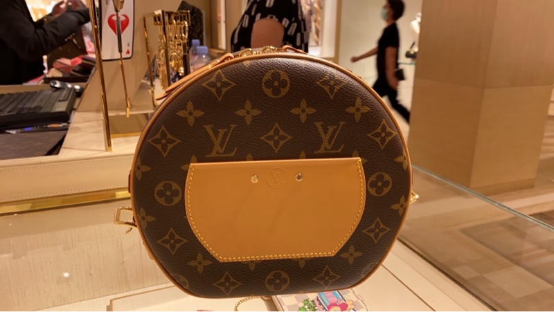 LOUIS VUITTON-17