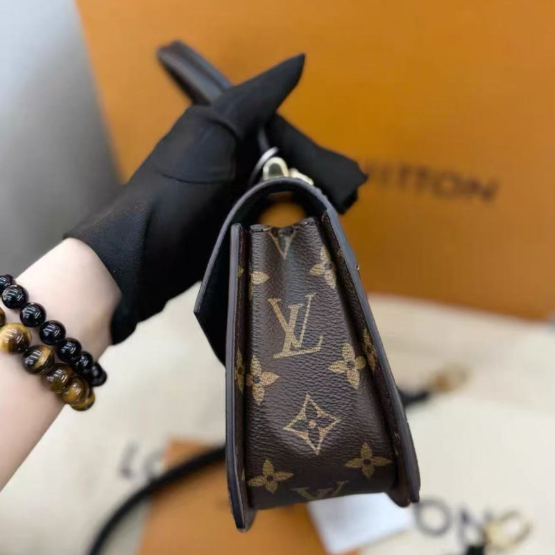 LV 新款tilsitt帆船包拼色扇子包 歐陽娜娜同款 配件塵袋盒子購證 全新可送禮-1