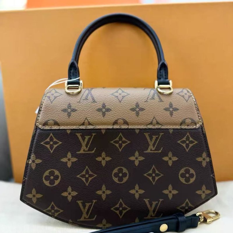 LV 新款tilsitt帆船包拼色扇子包 歐陽娜娜同款 配件塵袋盒子購證 全新可送禮-4