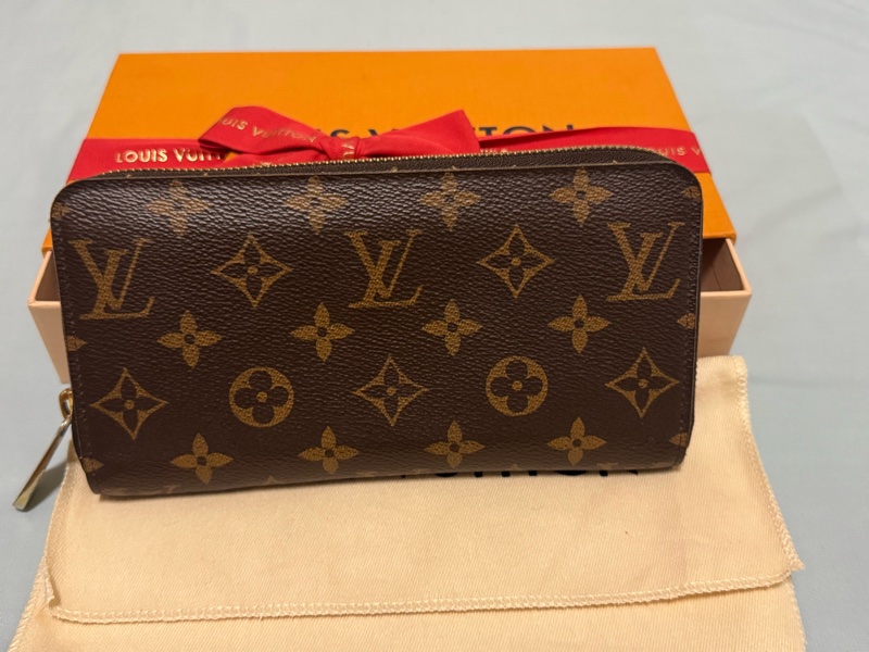LOUISVUITTON-0